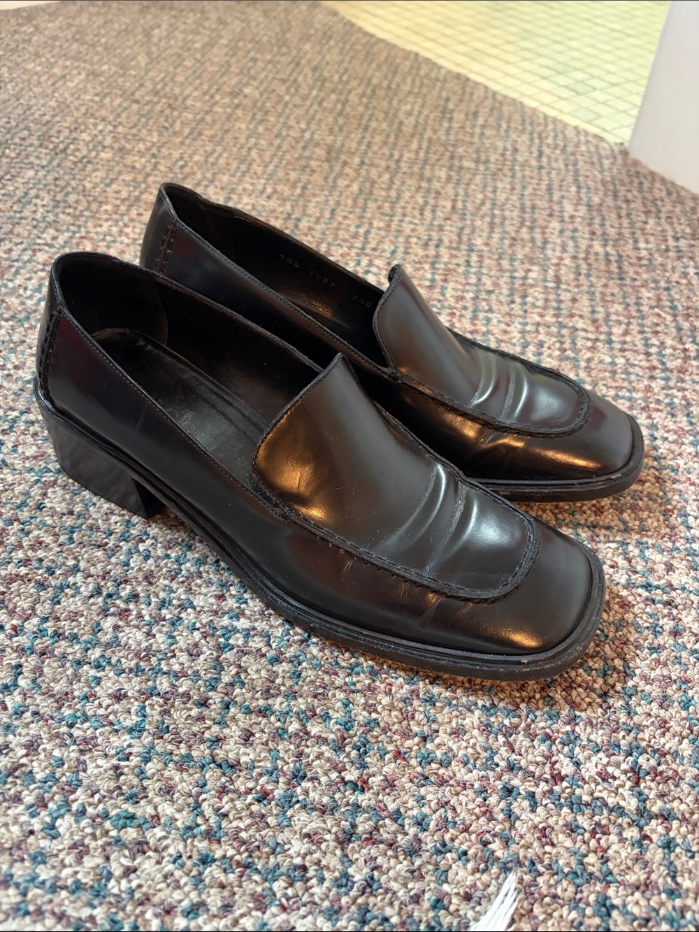 Vintage Gucci black loafer.size 7.5